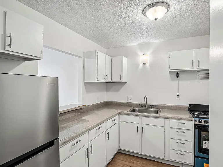 Riverview Apartments — Photo 20
