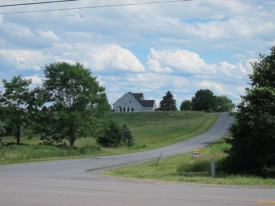 1st image of Bieniek Dr #23
