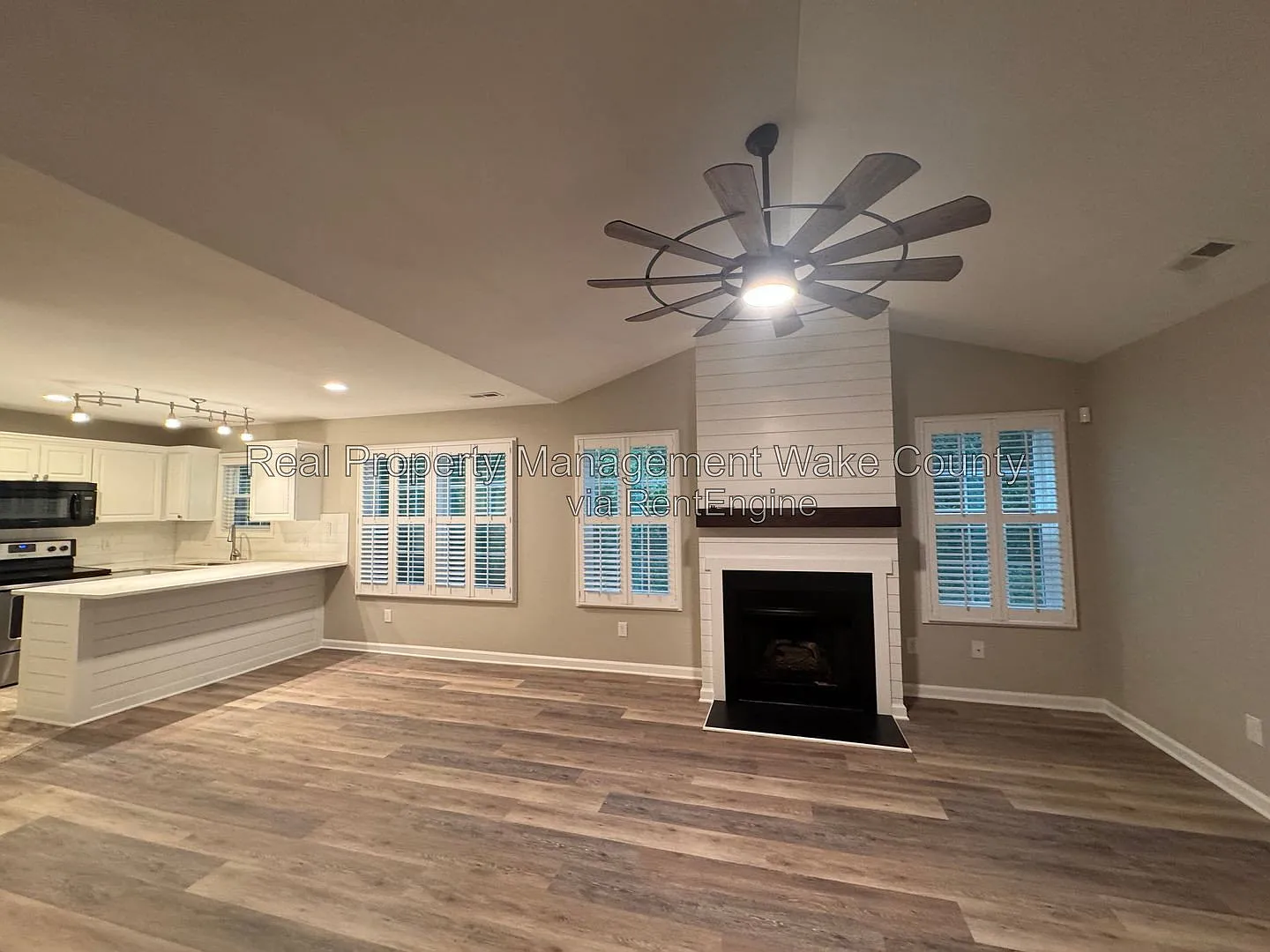 2 bed, 2.0 bath, 1201 sqft, $1,900 — Photo 2