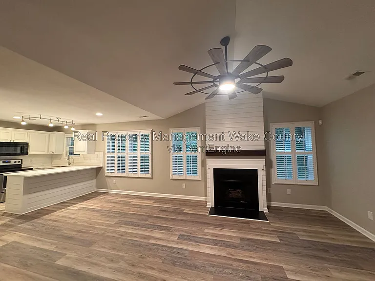 4021 Wellington Ridge Loop — Photo 2