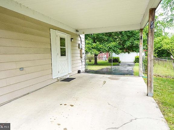 4th image of 1305 E Longview Dr
