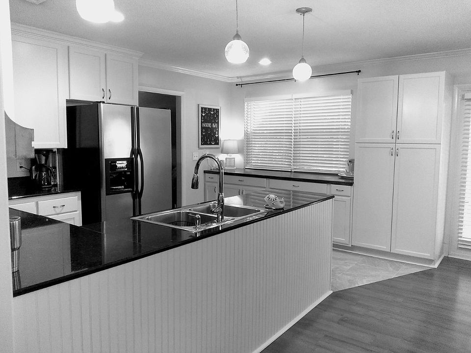 1st image of 1949 Shadyoaks Dr