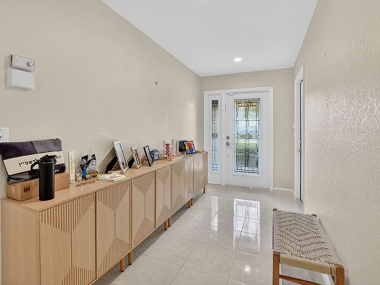 10065 Camelback Ln — Photo 5