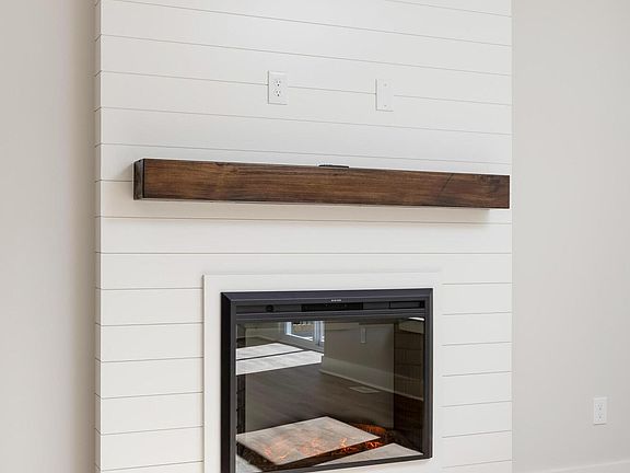 4th image of 2510 Maple St