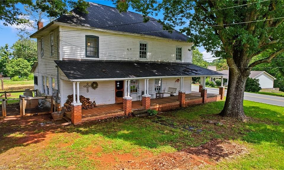 46th image of 985 Traphill Rd