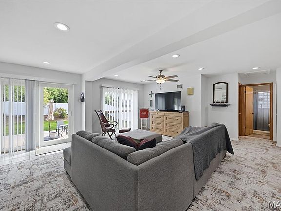 4th image of 509 Aqua Ridge Dr