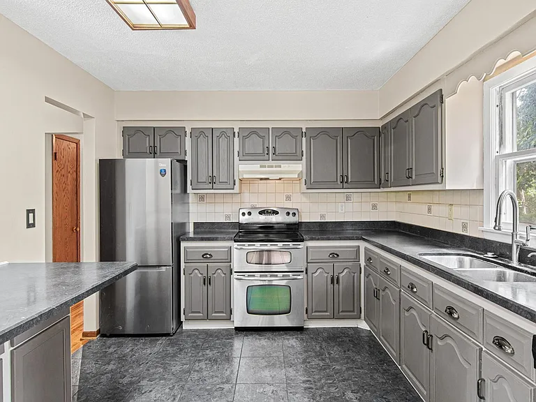 3225 Lanewood Ln N — Photo 14