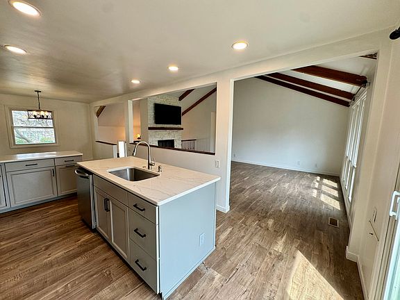 4th image of 2919 Leawood Dr