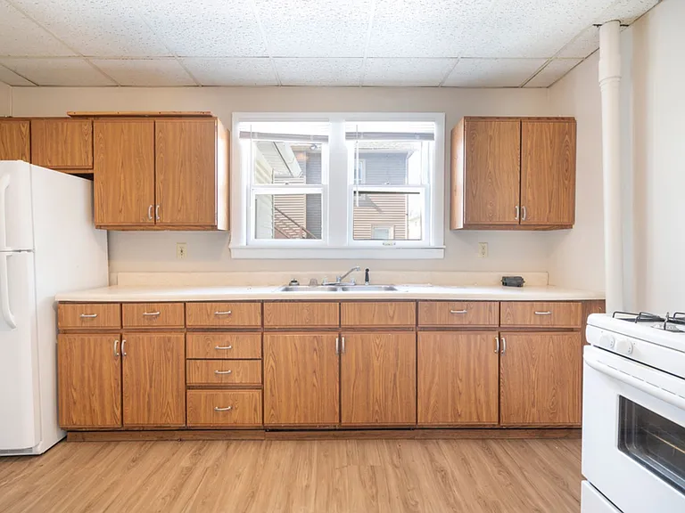 2110 College St - Cedar Falls — Photo 18