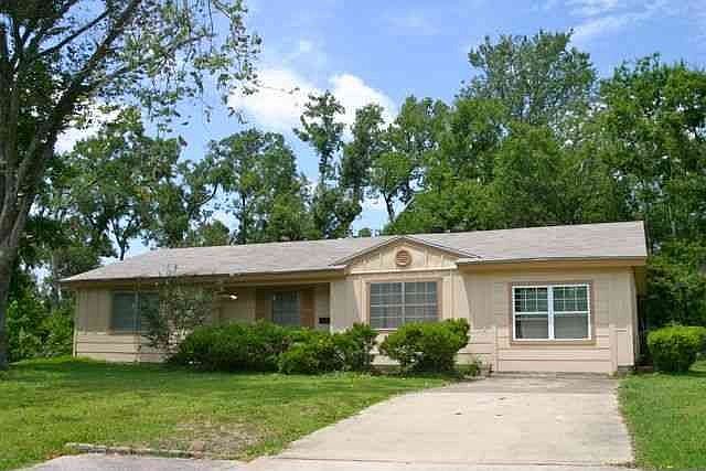 1st image of 3745 Broadmoor Dr