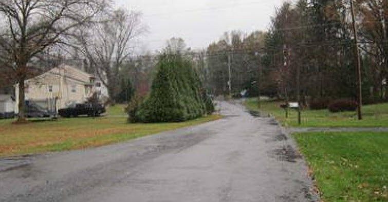 2nd image of 587 Broadview Rd