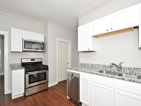 3rd image of 2033 N Avers Ave #1R