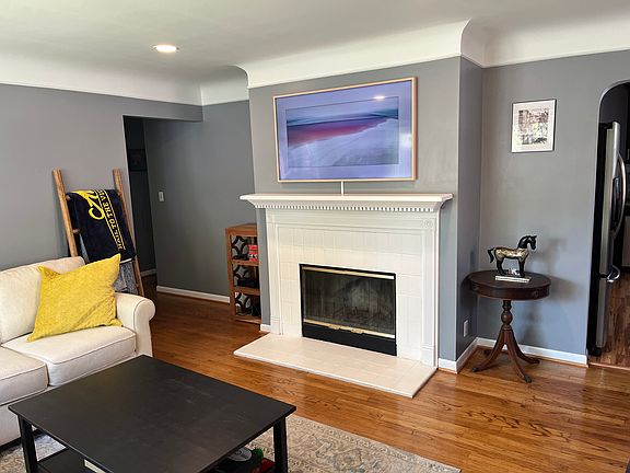 2nd image of 3627 Betsy Ross Dr