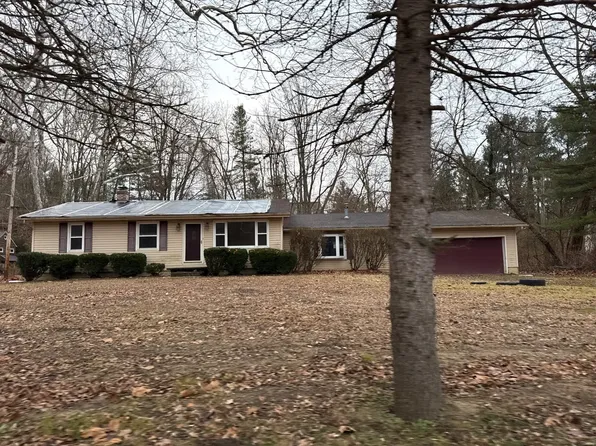 1032 Sycamore Ln, Akron, OH 44313