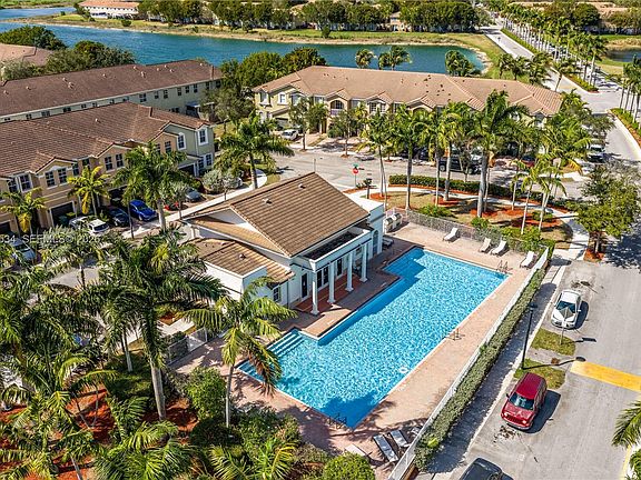 3rd image of 1449 SE 24th Rd