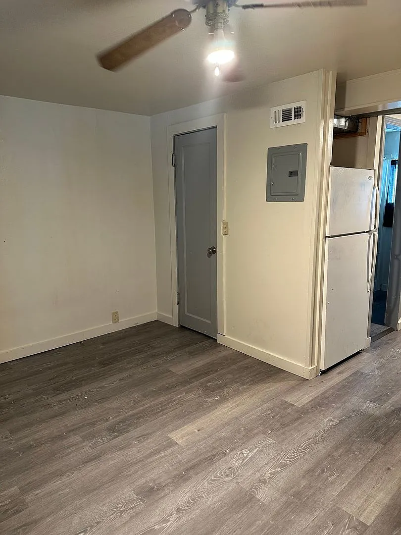 1218 E 10th Avenue - CDY — Photo 2