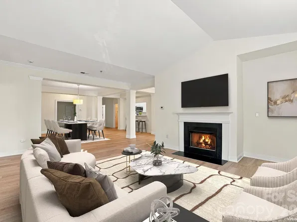 5601 Fairview Rd APT 10, Charlotte, NC 28209