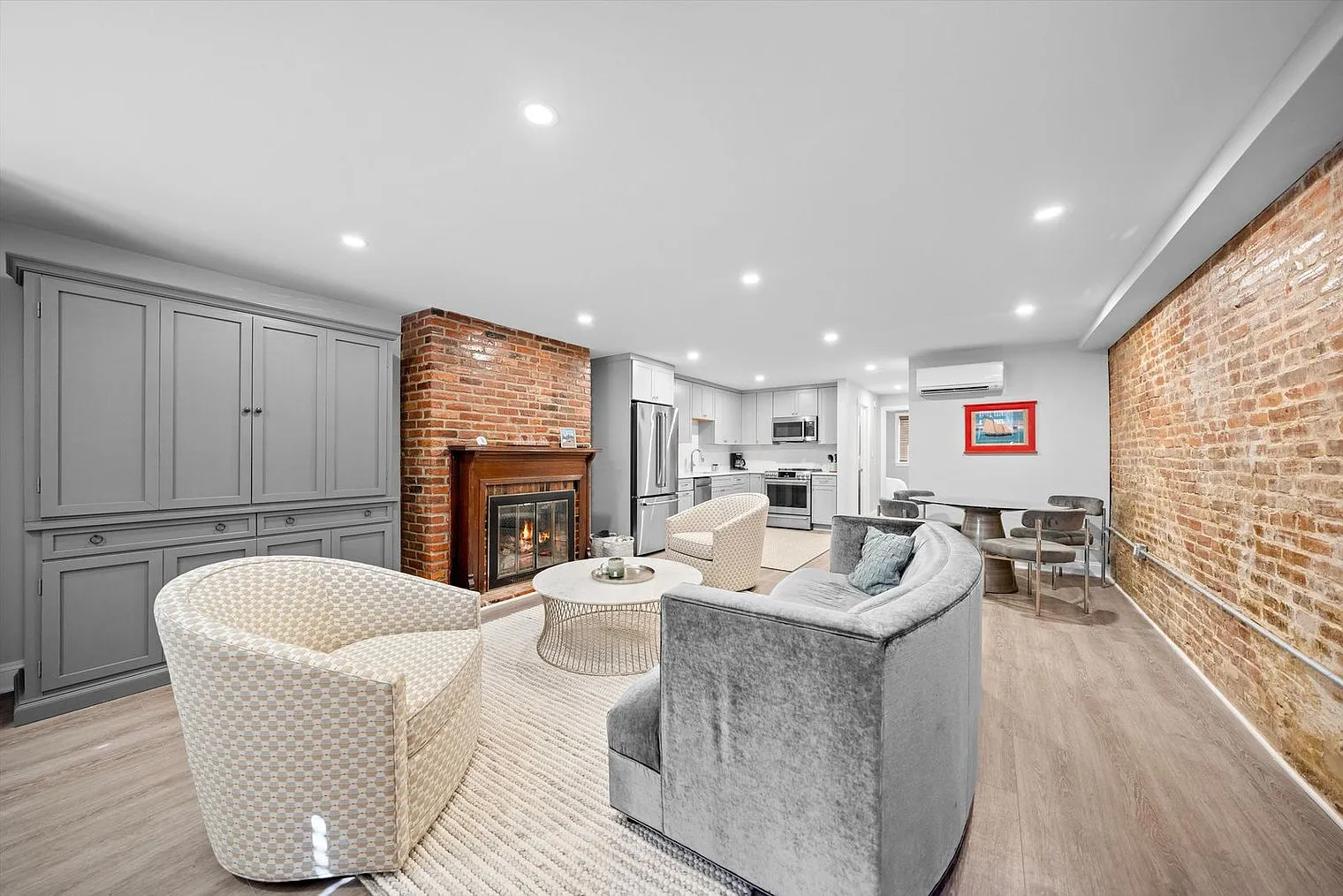 1 bed, 1.0 bath, 10225 sqft, $3,498 — Photo 2