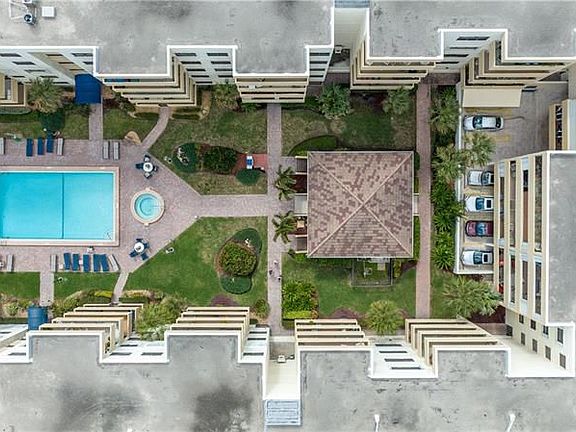 3rd image of 330 SE 20th Ave APT 303