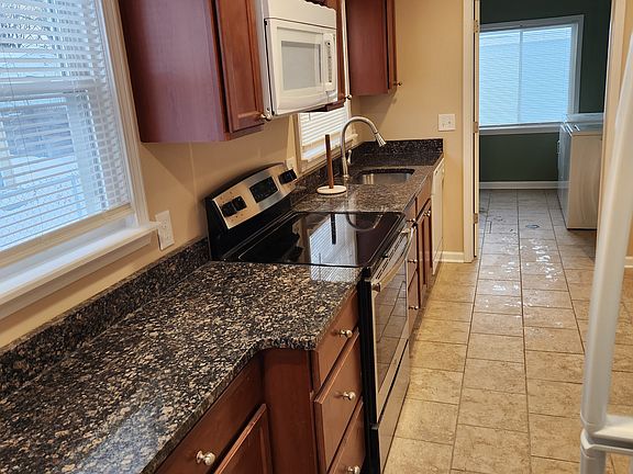 3rd image of 28085 Fairfax St