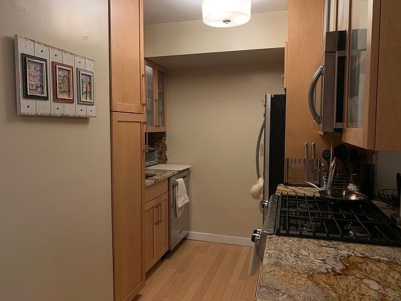 3rd image of 333 E 79th St APT 17Y