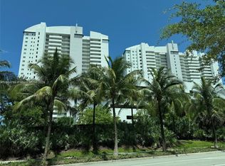 15051 Royal Oaks Ln APT 701, North Miami, FL 33181