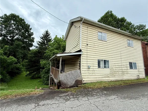 527 Sugar Ln, Clarksville, PA 15322