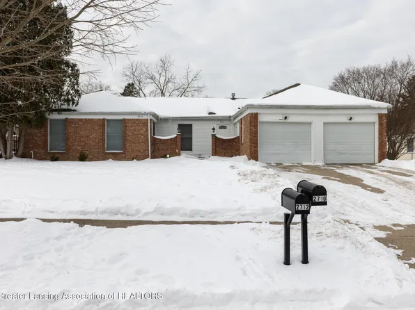2710 Stoneleigh Dr, Lansing, MI 48910