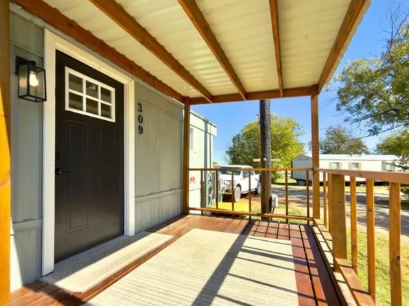 309 W Bryant St, Elm Mott, TX 76640