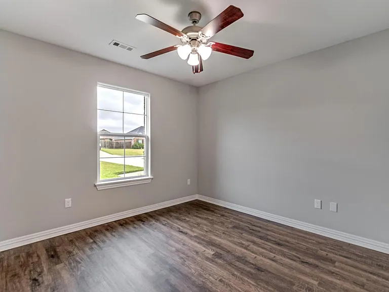 499 Concho St — Photo 16