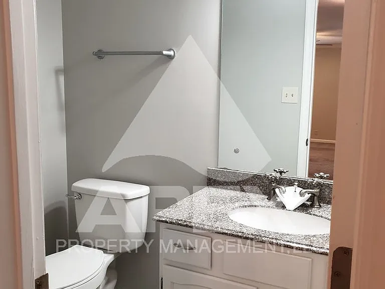 913 Oak Haven Rd — Photo 15