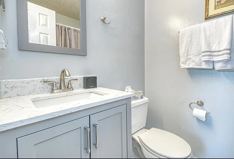 2350 Gregory Dr — Photo 3