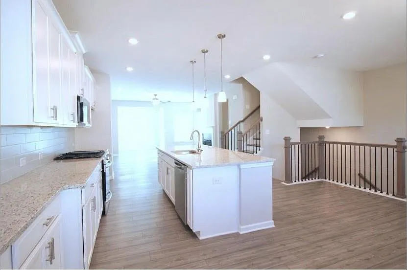 4 bed, 3.5 bath, 2787 sqft, $3,200 — Photo 3