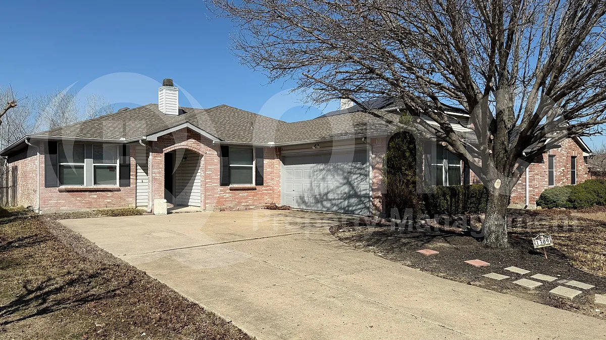 4 bed, 2.0 bath, 1952 sqft, $2,222 — Photo 1