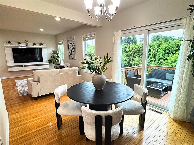 13 Wayside Dr — Photo 6