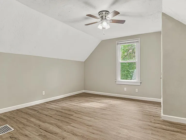 1409 N Church St — Photo 14