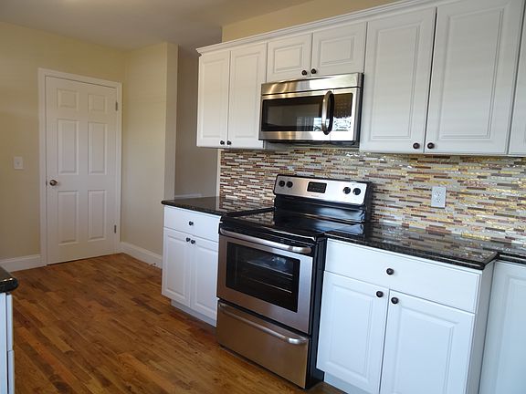 2nd image of 606 SE 6th Ave