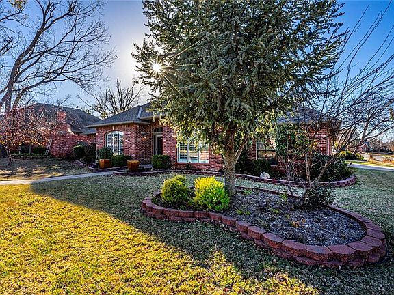 3rd image of 1813 Lancaster Dr