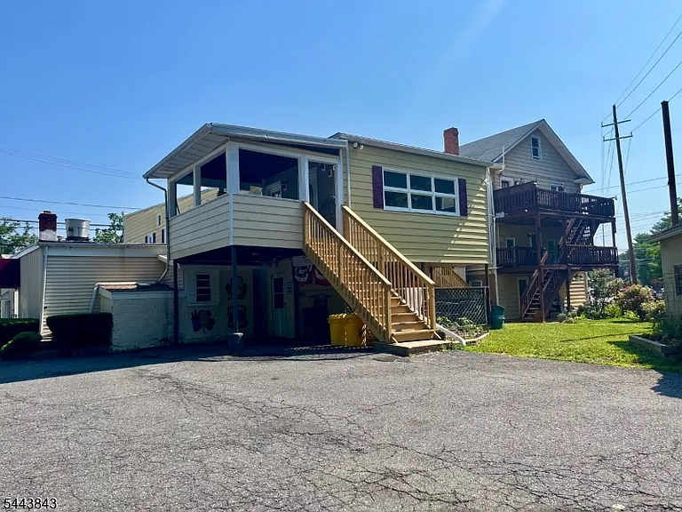 175 E Main St — Photo 14