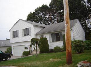 10 Pond View Dr, West Warwick, RI 02893