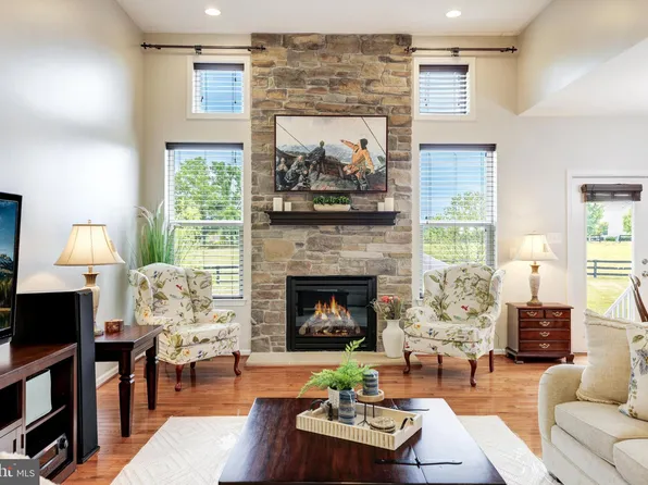 12015 George Farm Dr, Lovettsville, VA 20180