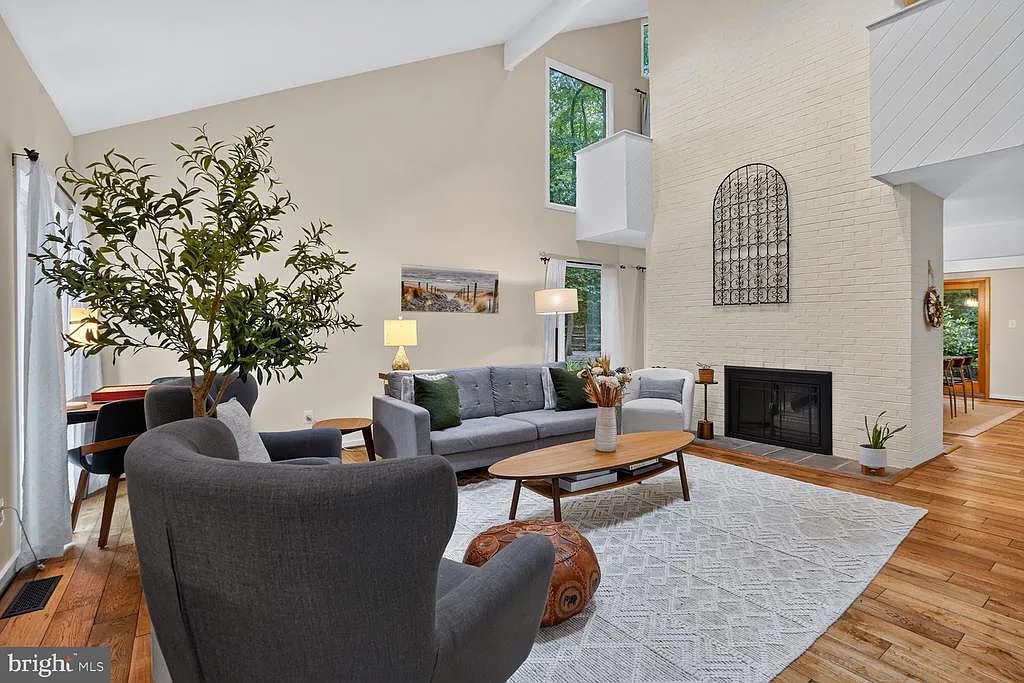 4 bed, 3.5 bath, 4282 sqft, $7,500 — Photo 4