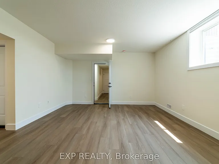 266 Hesselman Cres #BASEMENT — Photo 9