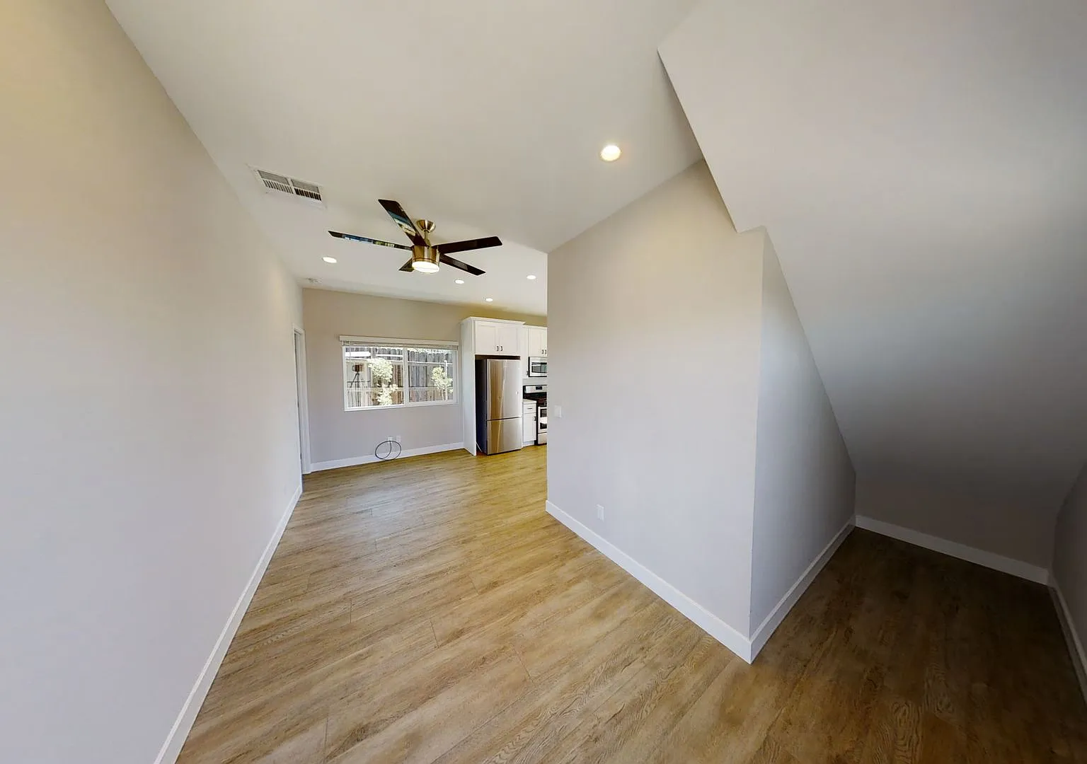 Tucked away with private driveway! — Photo 4