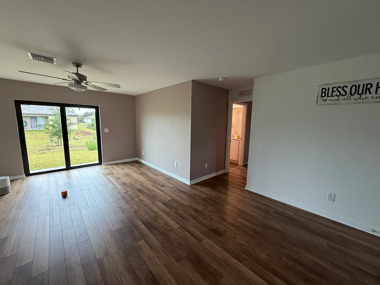 3 bed, 1270 sqft, $1,895 — Photo 2