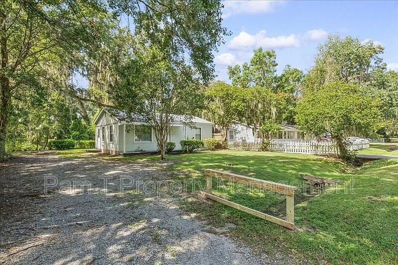 2 bed, 1.0 bath, 726 sqft, $1,595 — Photo 2