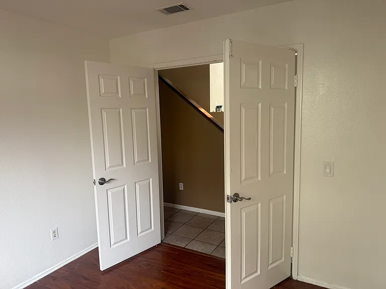 8023 Park Lawn Ct — Photo 6