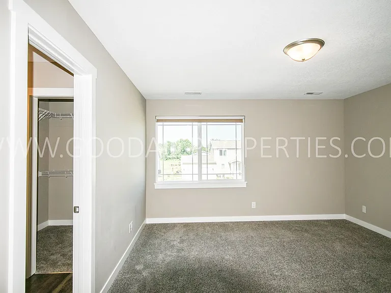1007 Warren St — Photo 12