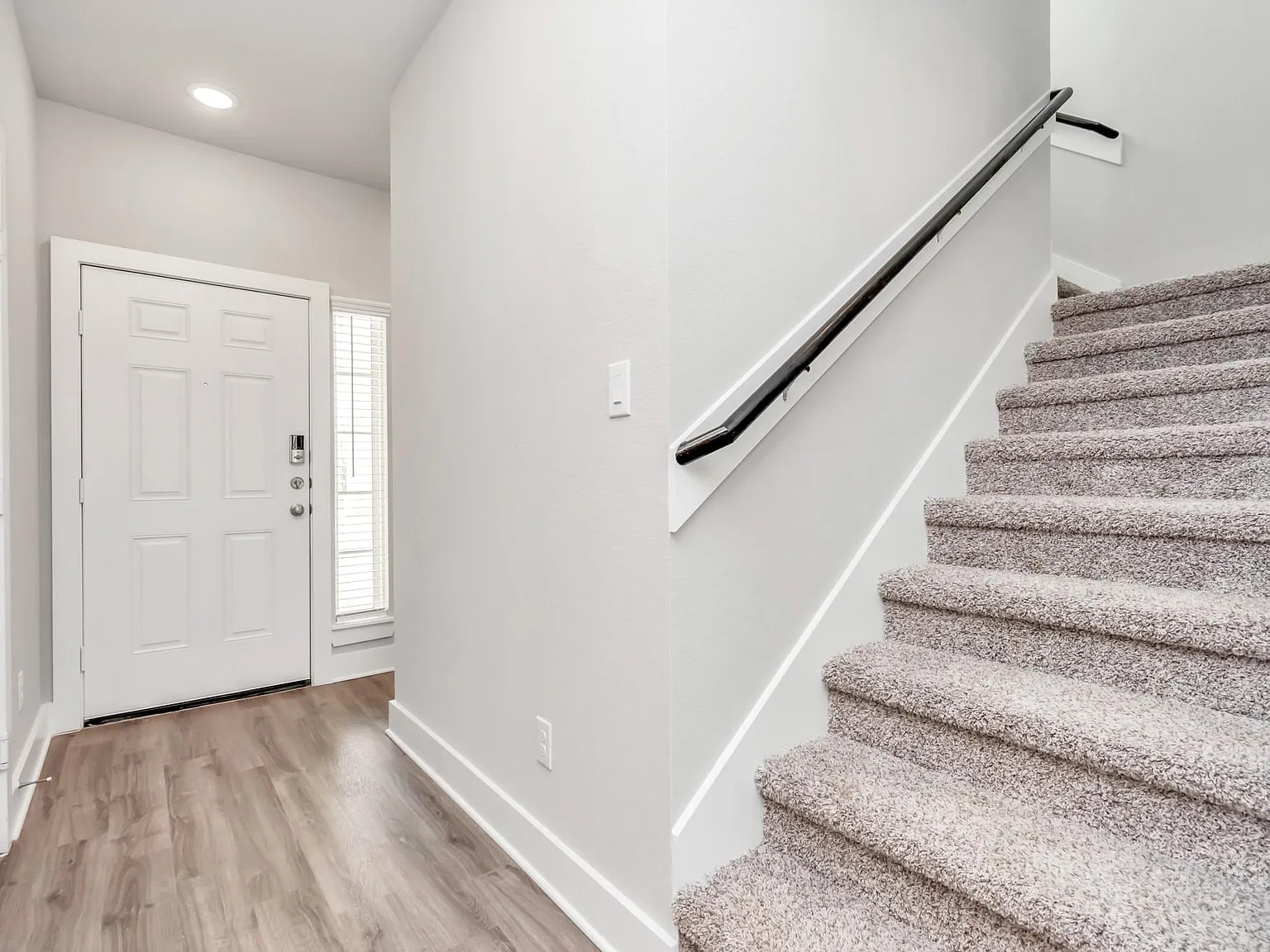 4 bed, 2.5 bath, 1804 sqft, $2,899 — Photo 3