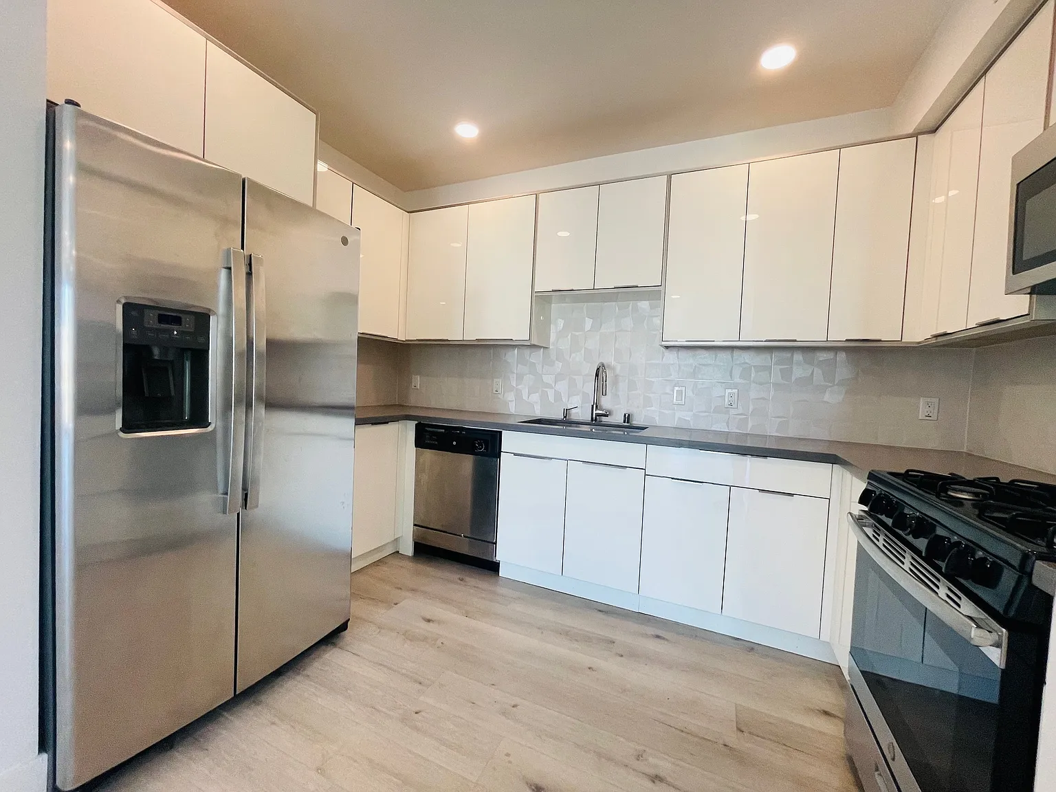 2 bed, 1109 sqft, $2,600 — Photo 3